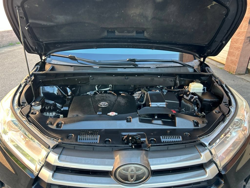 Used 2018 Toyota Highlander LE w/ Protection Package #3 AWD/4WD image 10