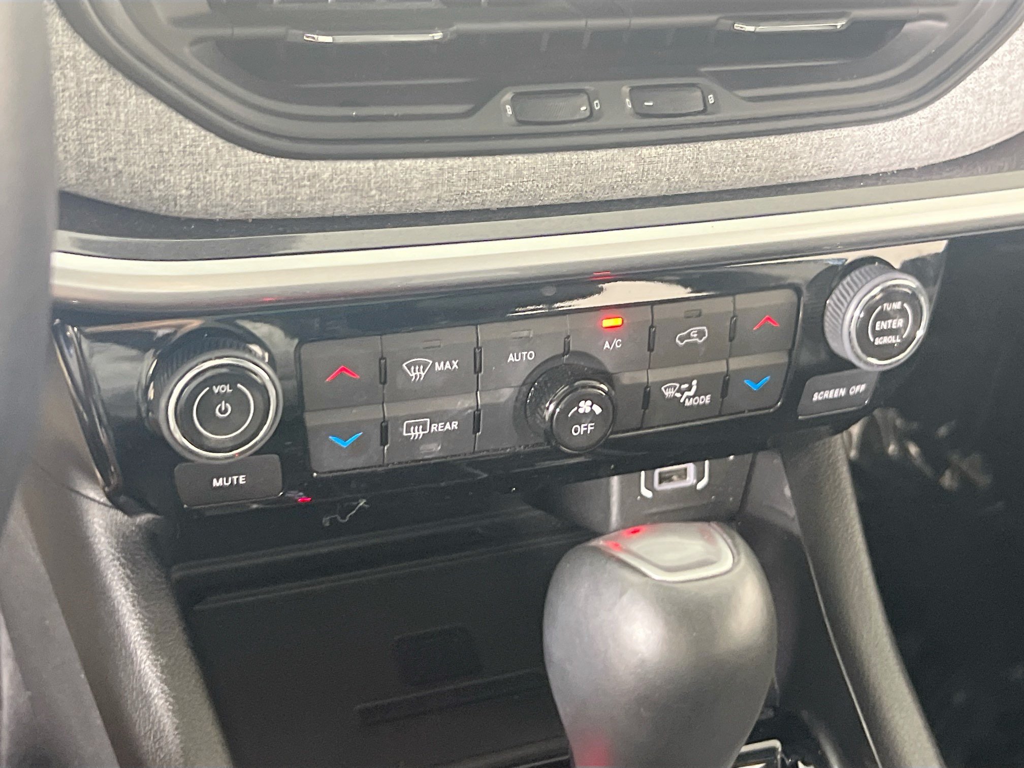 Used 2022 Jeep Compass Latitude w/ Sun and Sound Group AWD/4WD image 15