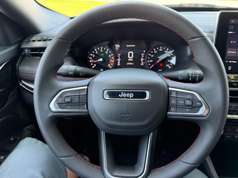Used 2025 Jeep Compass Trailhawk AWD/4WD image 25
