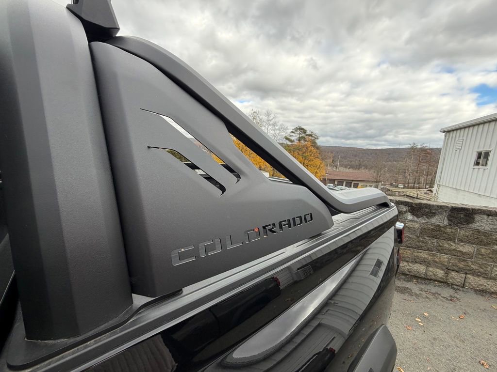 New 2025 Chevrolet Colorado Trail Boss w/ Midnight Edition image 9