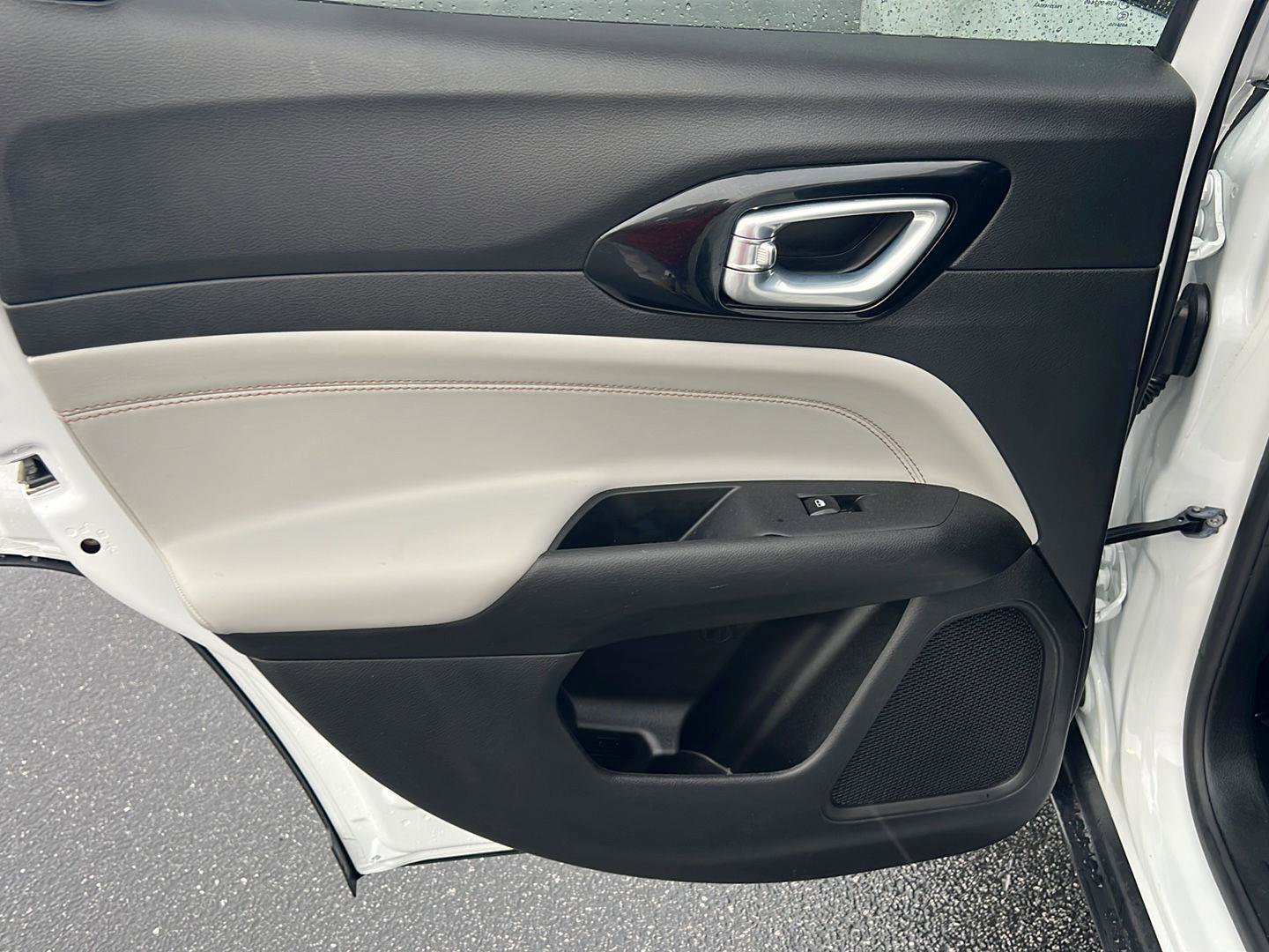 Used 2022 Jeep Compass Limited image 17