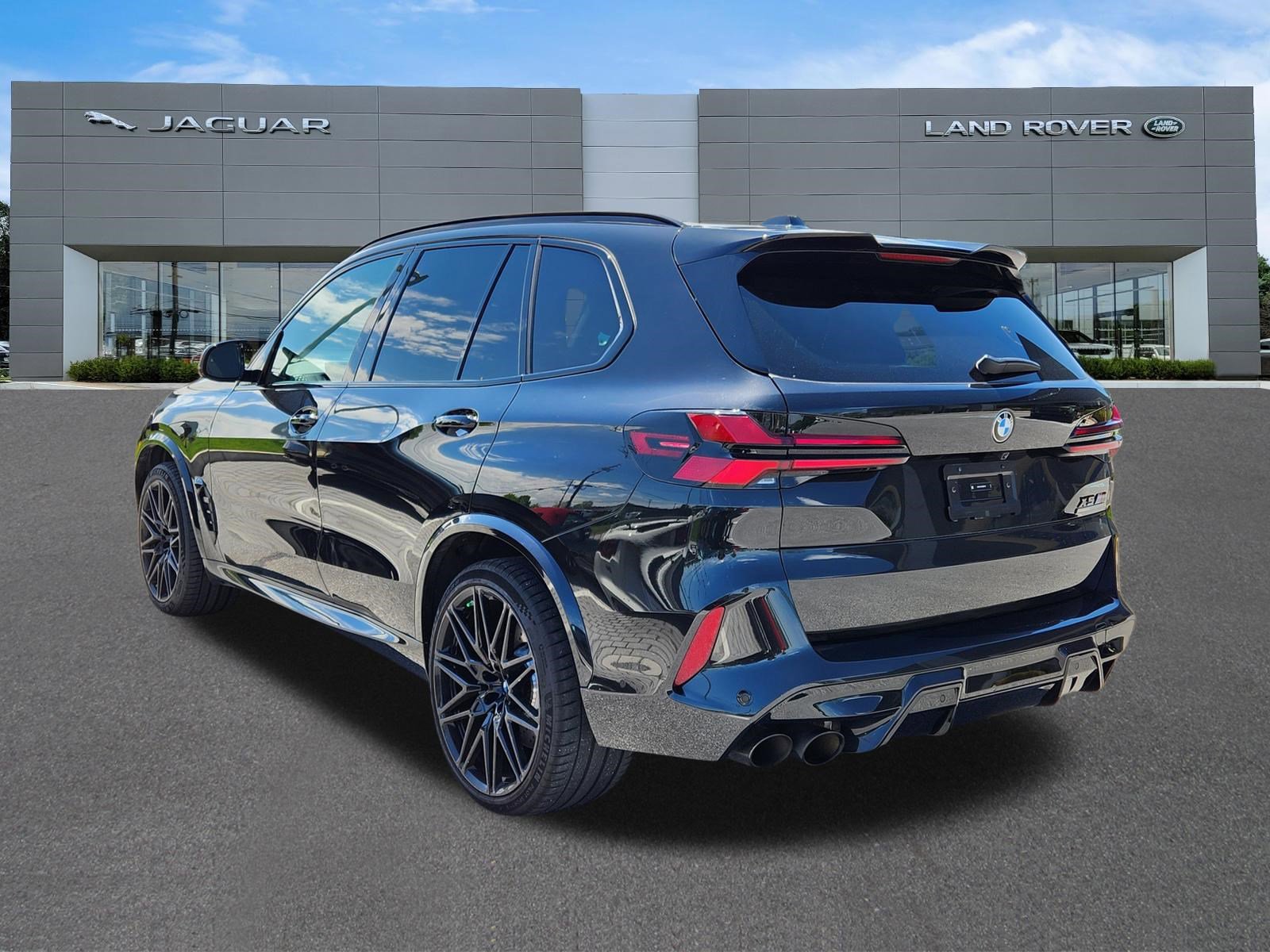 Used 2025 BMW X5 M Competition w/ Executive Package AWD/4WD image 3
