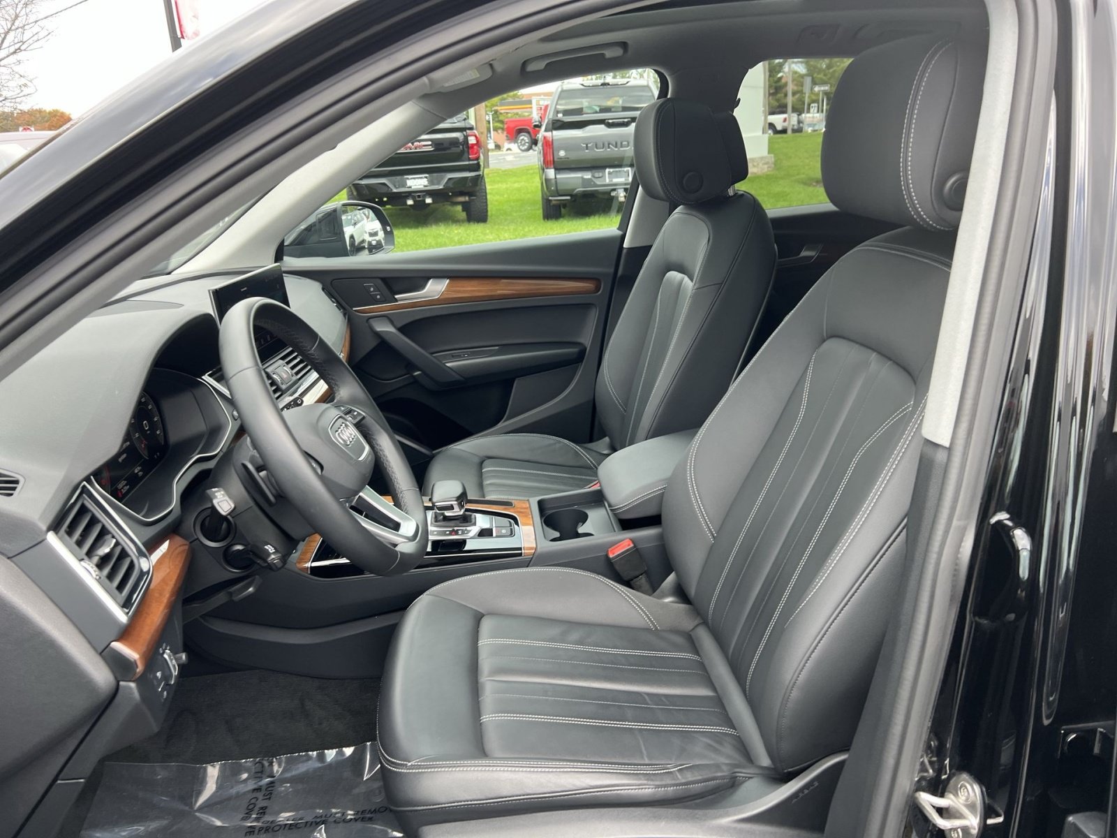 Used 2025 Audi Q5 2.0T Premium w/ Convenience Plus Package AWD/4WD image 13
