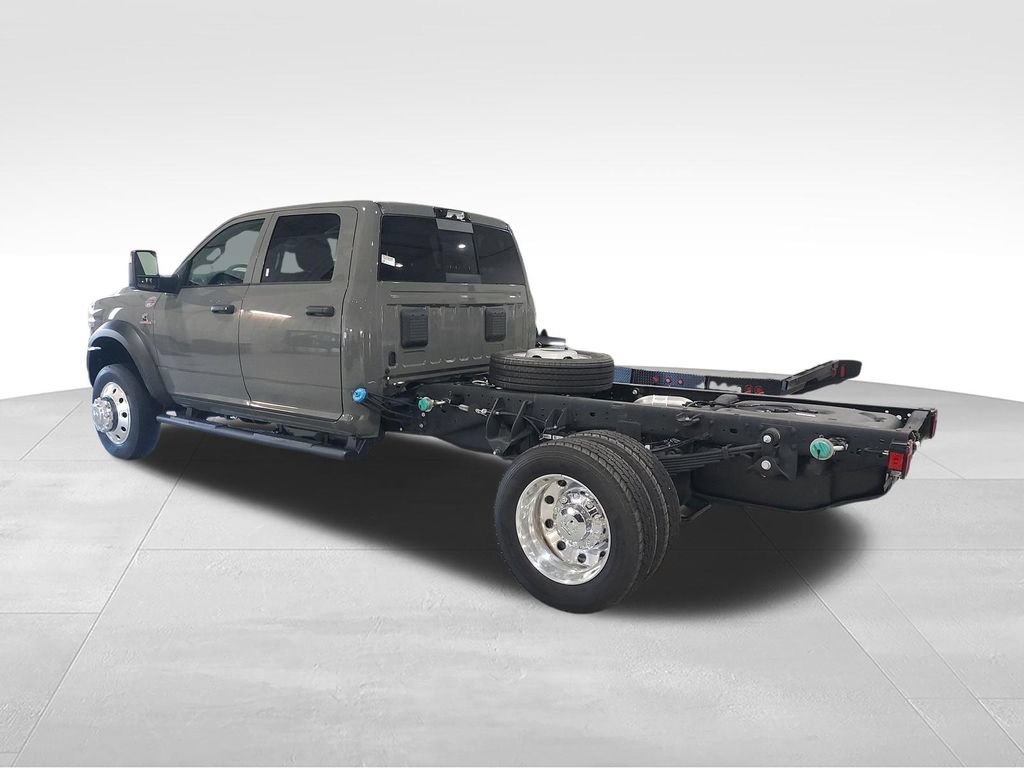 New 2026 RAM 5500 4x4 Crew Cab image 3