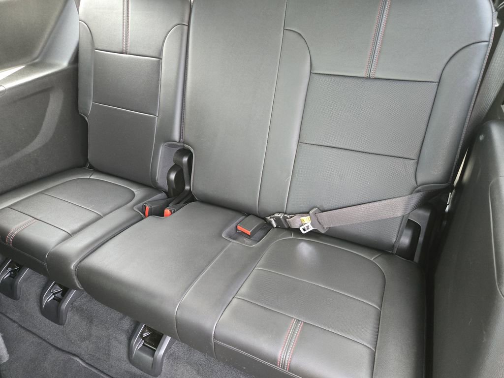 Used 2022 Chevrolet Traverse RS FWD image 30