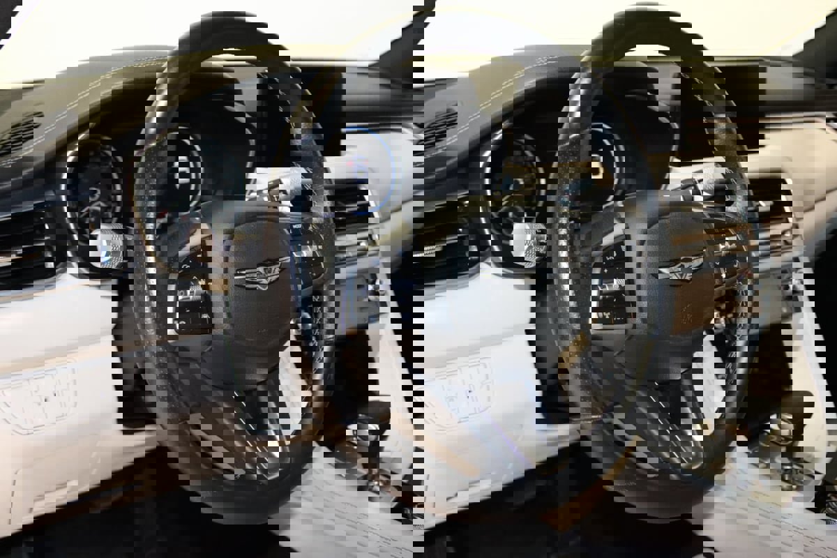 Used 2024 Genesis G70 2.5T image 36