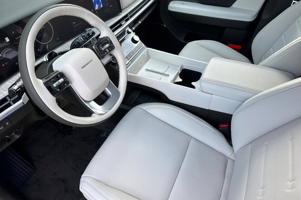 Used 2025 Hyundai Santa Fe Calligraphy AWD/4WD image 7