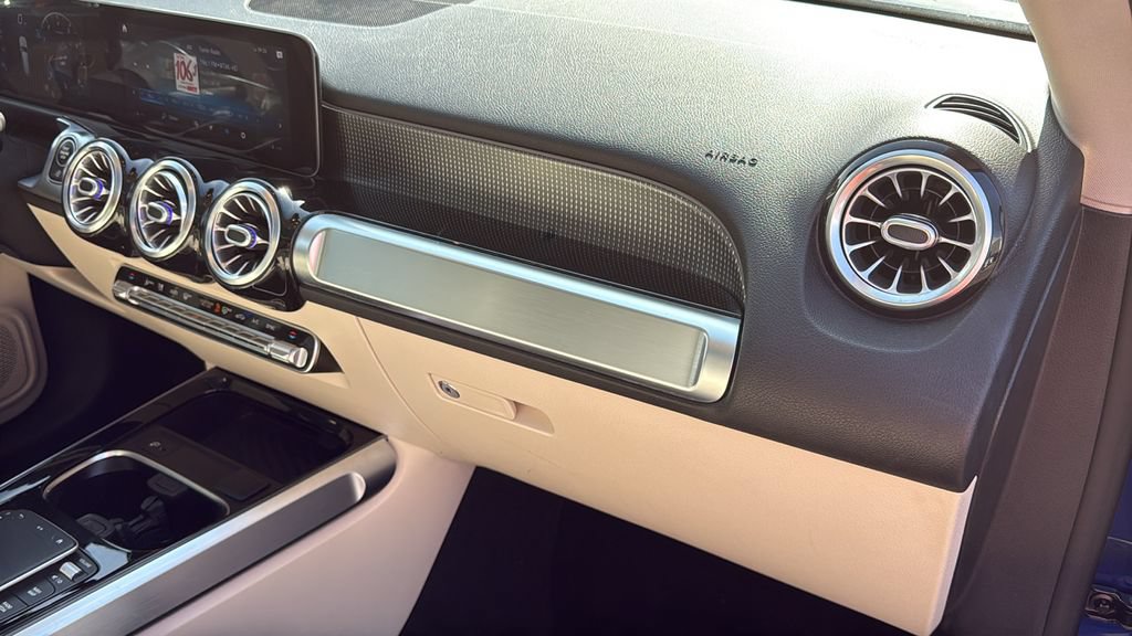 Certified 2021 Mercedes-Benz GLB 250 4MATIC w/ Premium Package image 13