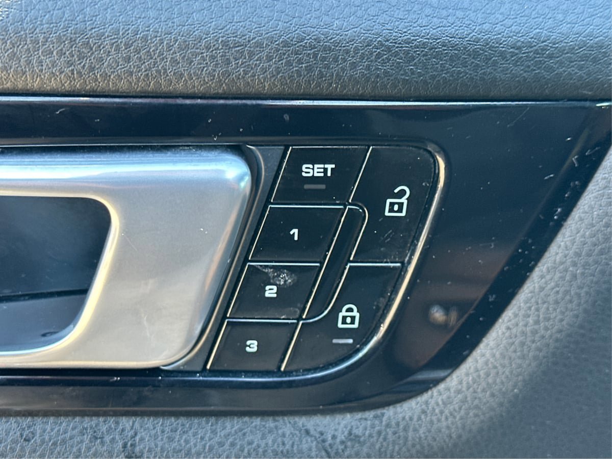 Used 2020 Porsche Cayenne AWD/4WD image 13