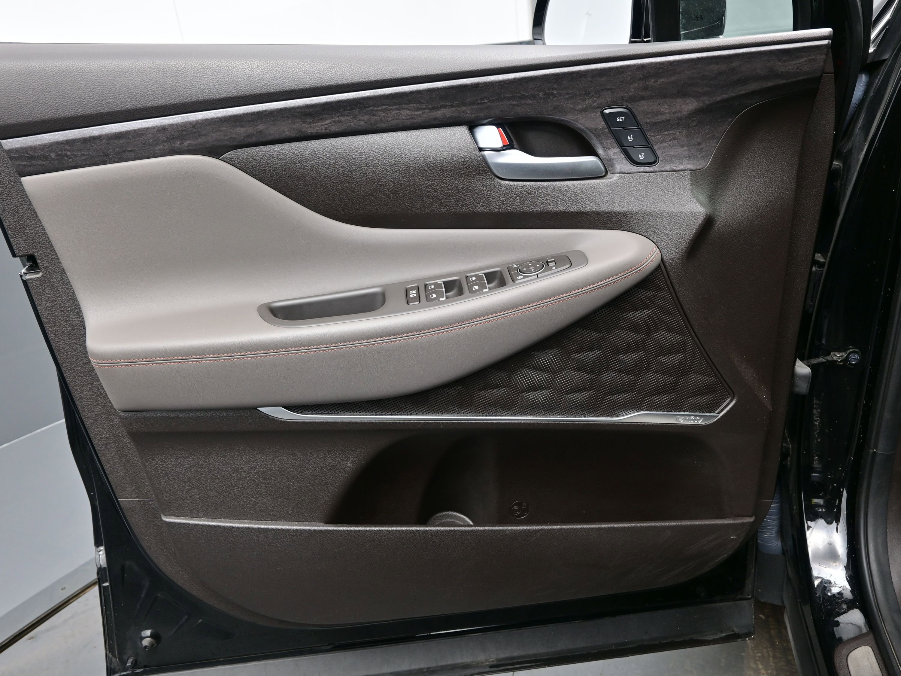 Used 2020 Hyundai Santa Fe Limited image 9