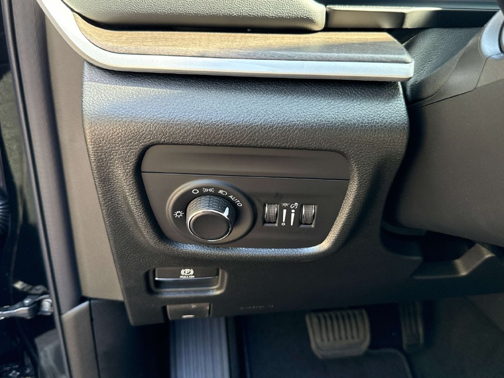 New 2027 Jeep Grand Cherokee Altitude AWD/4WD image 27