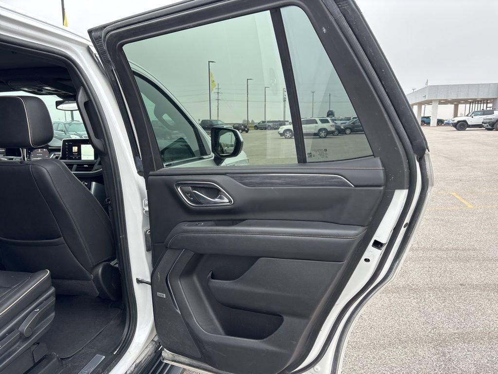 Used 2023 GMC Yukon SLT image 30