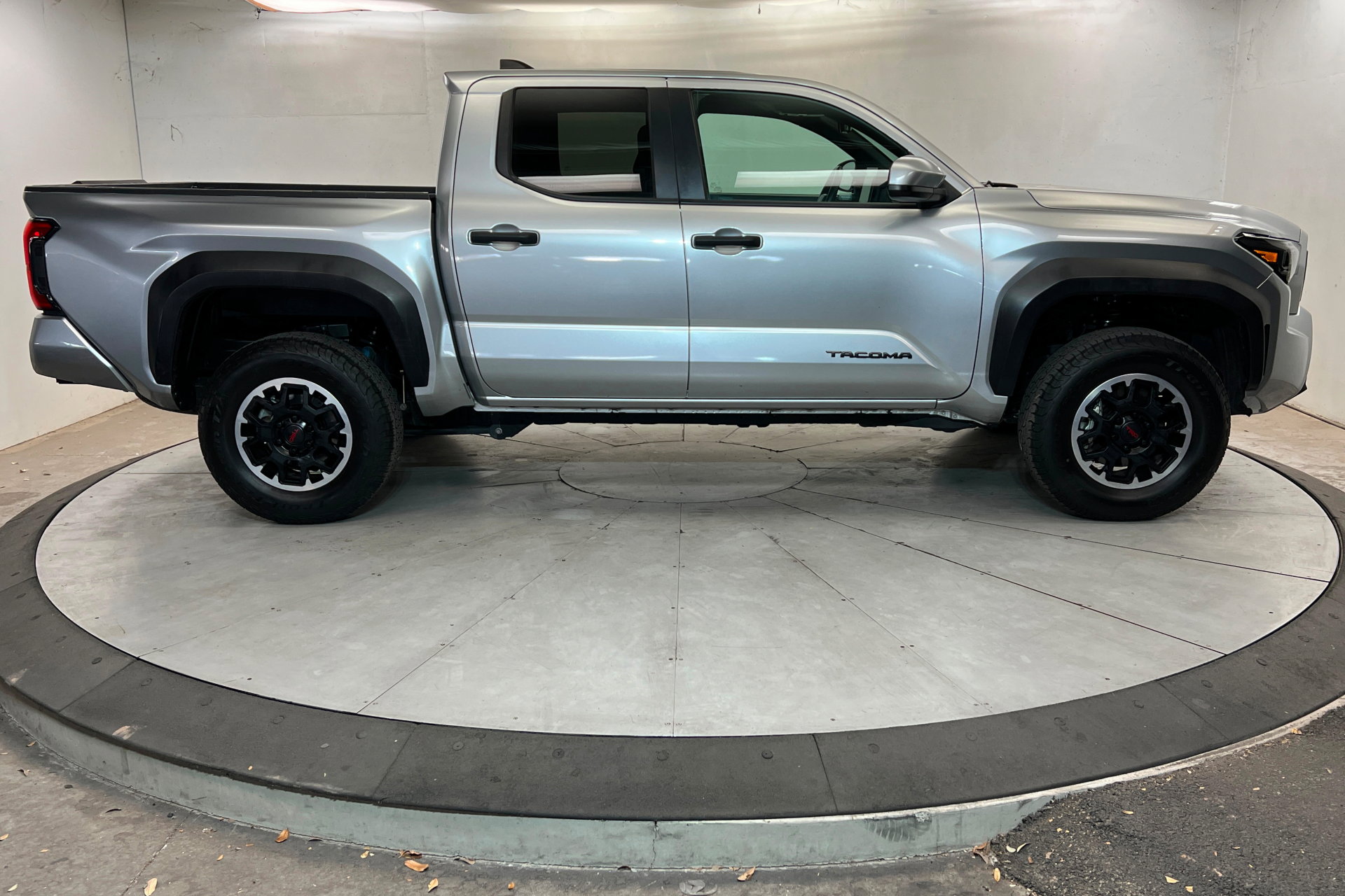Used 2024 Toyota Tacoma TRD Off-Road AWD/4WD image 7