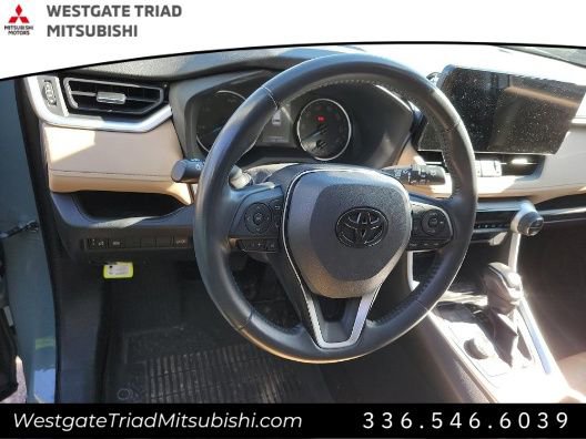 Used 2022 Toyota RAV4 XLE Premium image 9