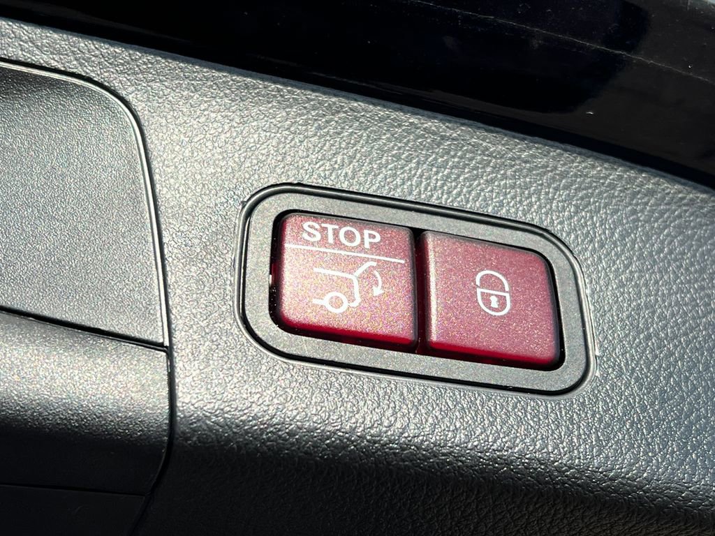 Used 2025 Mercedes-Benz GLA 250 4MATIC image 38