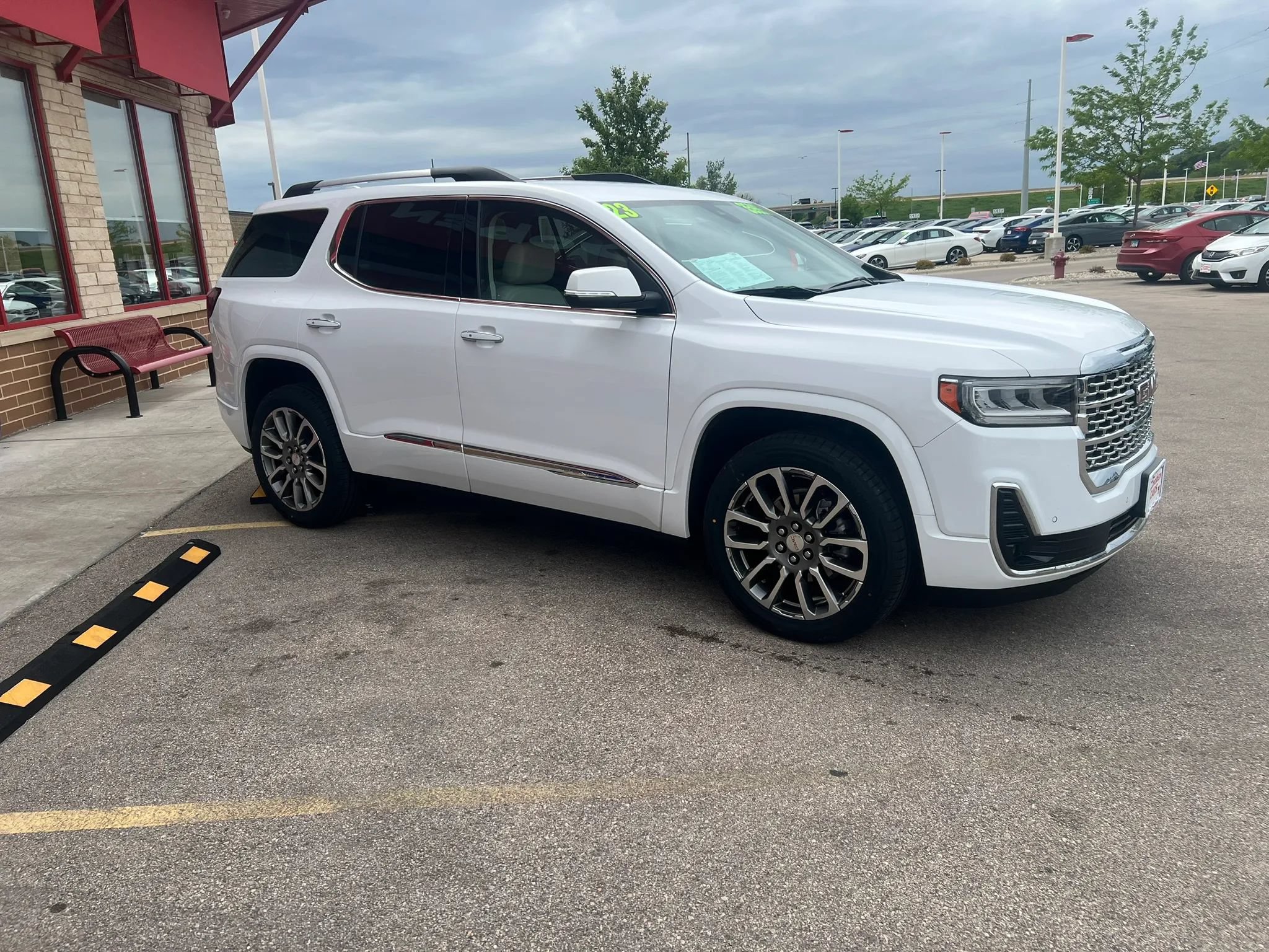 Used 2023 GMC Acadia Denali AWD/4WD image 3