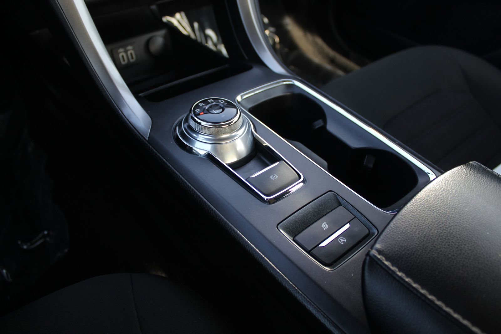 Used 2020 Ford Fusion SE image 18