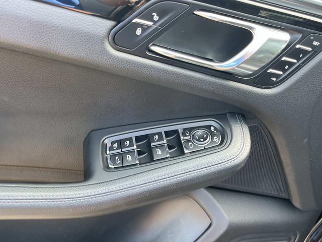 Used 2016 Porsche Macan S AWD/4WD image 27