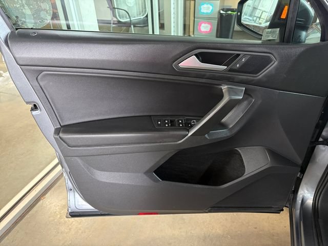 Used 2021 Volkswagen Tiguan SE FWD image 17