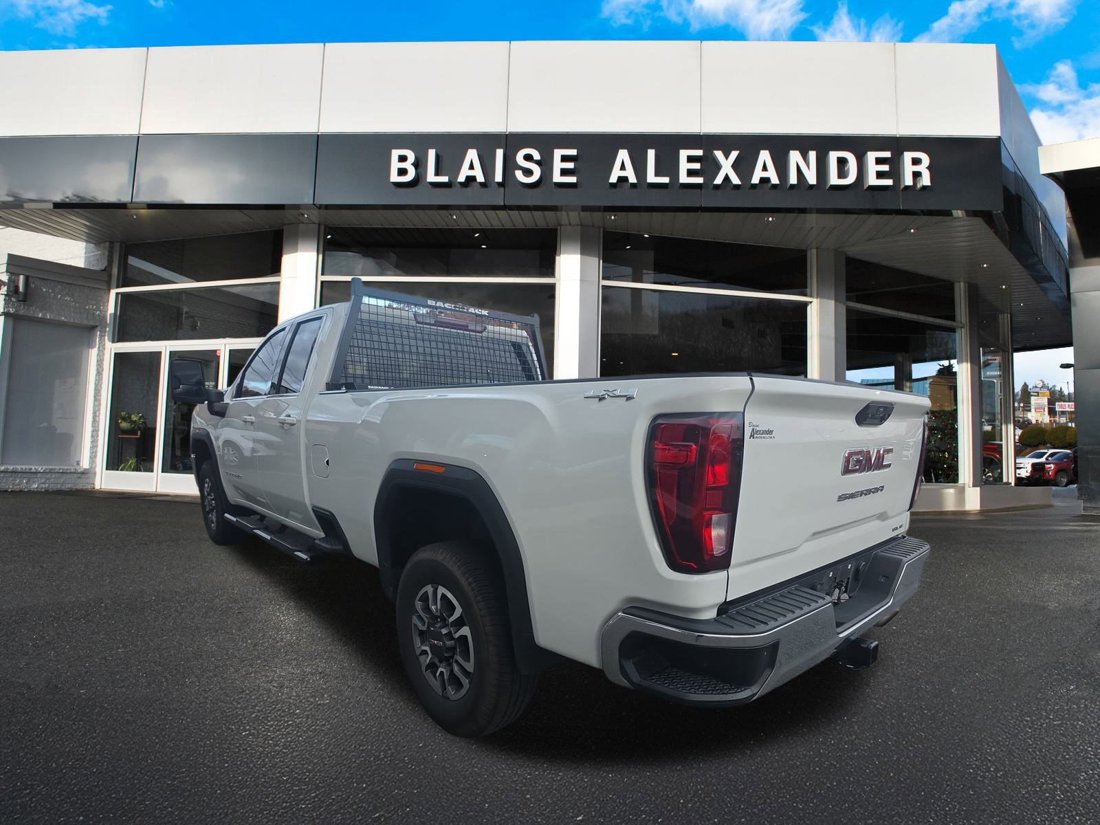 Used 2022 GMC Sierra 3500 SLE w/ SLE Convenience Package image 8