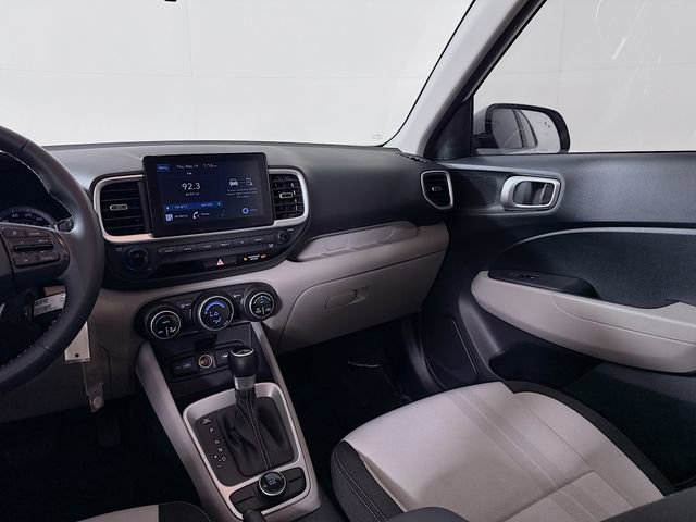 Used 2022 Hyundai Venue SEL FWD image 26