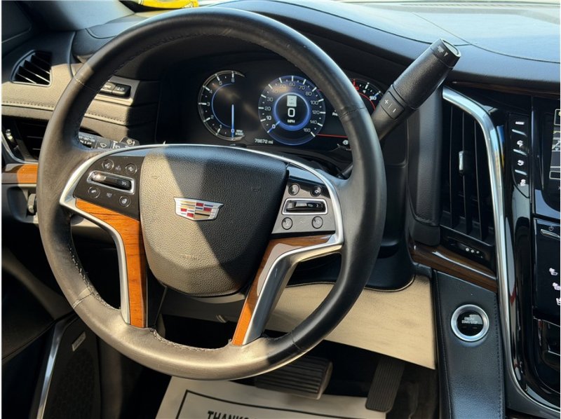 Used 2017 Cadillac Escalade Premium Luxury RWD image 39