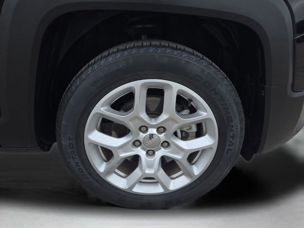 Used 2018 Jeep Renegade Latitude image 32