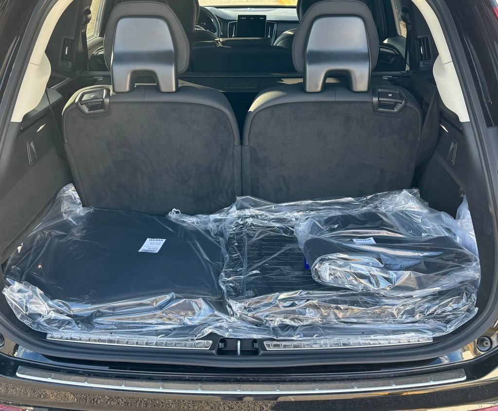 New 2026 Volvo XC90 B6 Plus w/ Protection Package AWD/4WD image 17