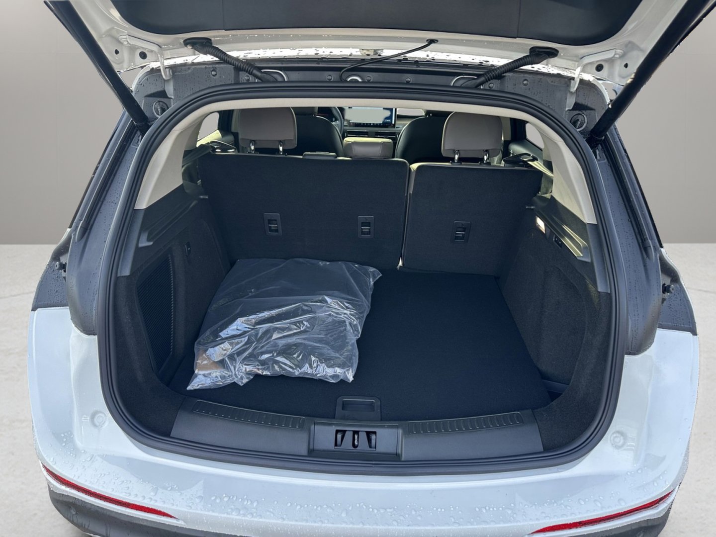 Used 2025 Lincoln Corsair Premiere w/ Equipment Group 101A image 17