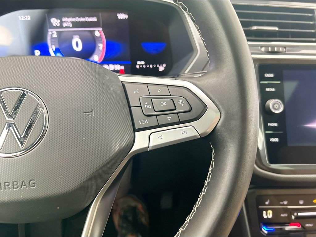 Used 2023 Volkswagen Tiguan SE w/ Panoramic Sunroof Package FWD image 12