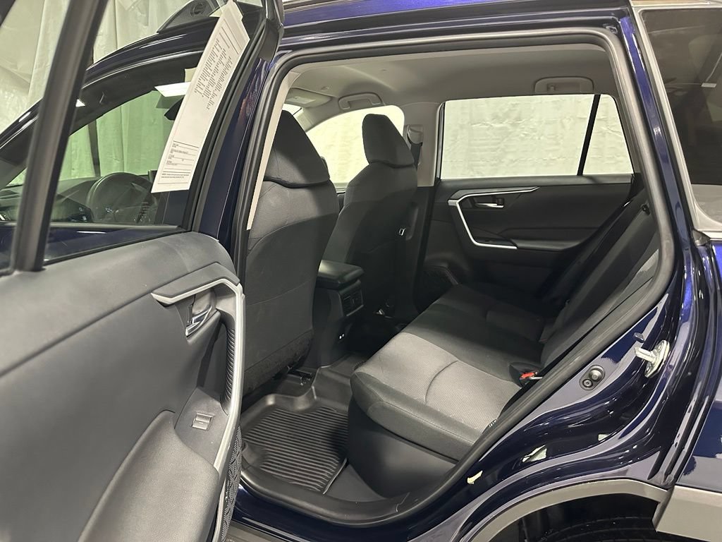 Used 2025 Toyota RAV4 XLE AWD/4WD image 43