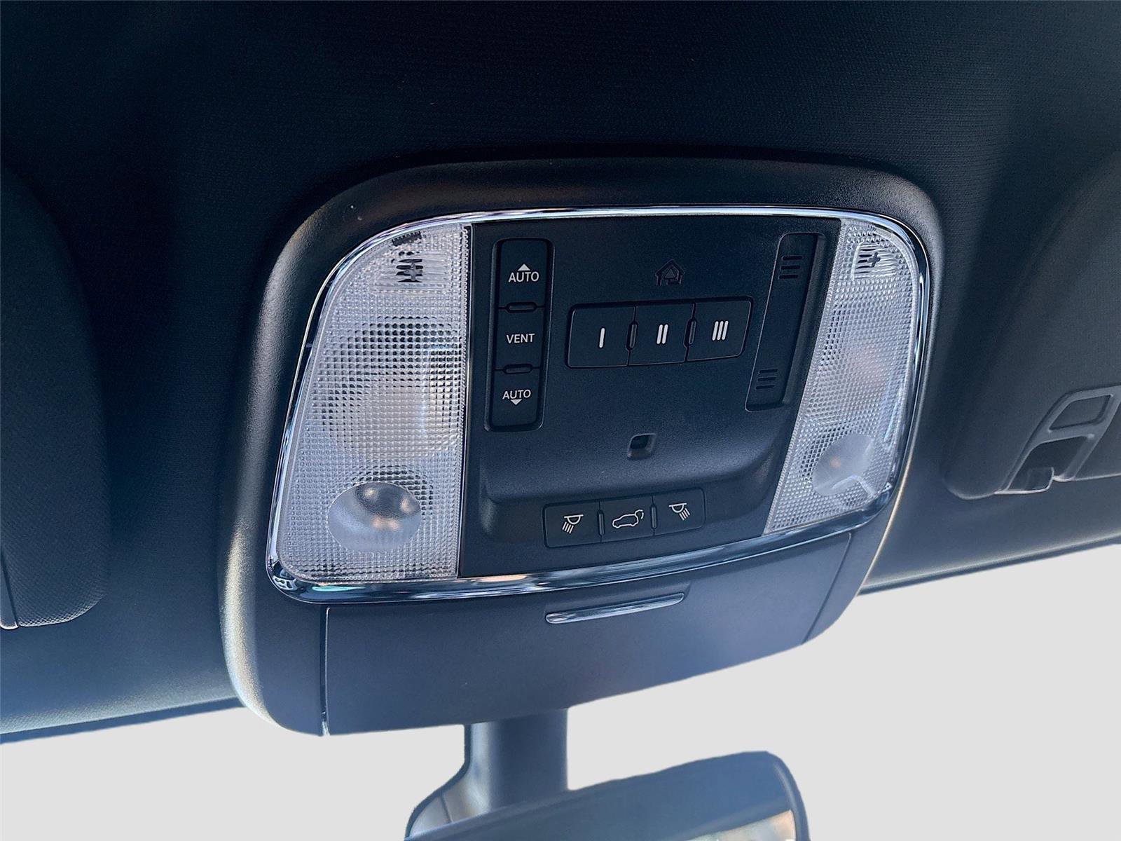 Used 2021 Jeep Grand Cherokee Limited w/ Premium Lighting Group image 25