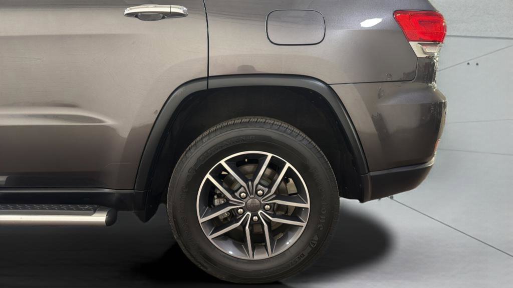 Used 2019 Jeep Grand Cherokee Limited w/ Mopar Chrome Edition Group image 37