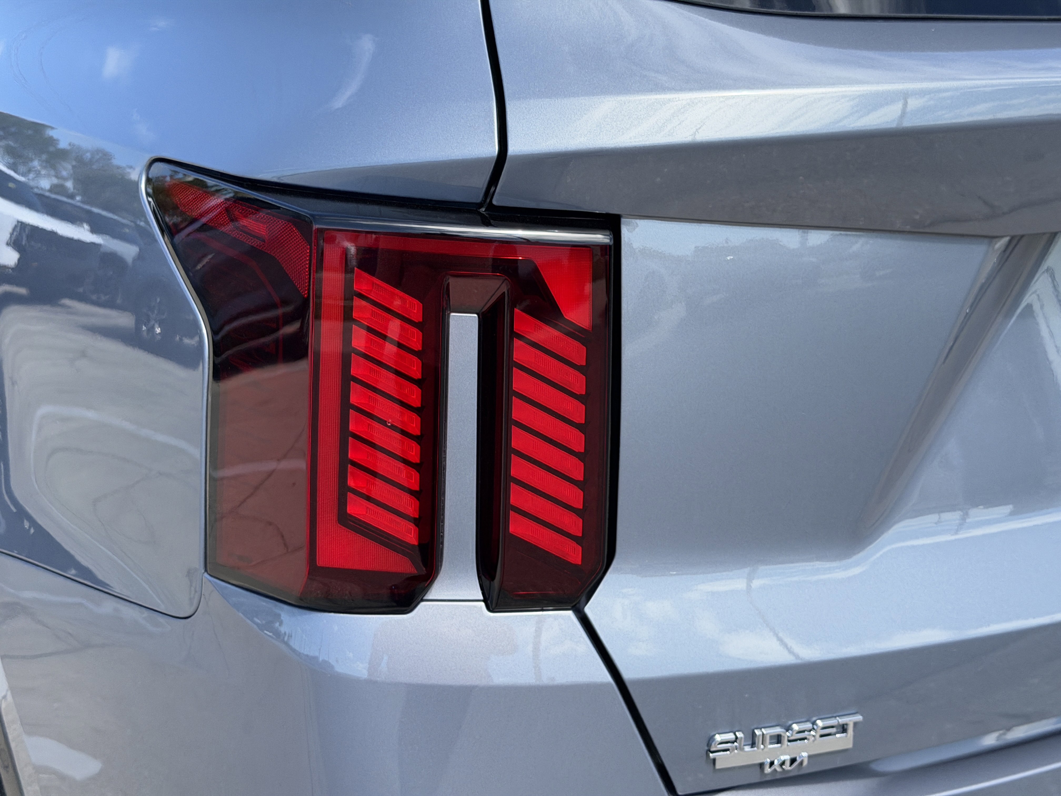 Used 2025 Kia Sorento SX image 10
