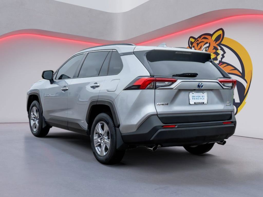 Used 2022 Toyota RAV4 LE image 7