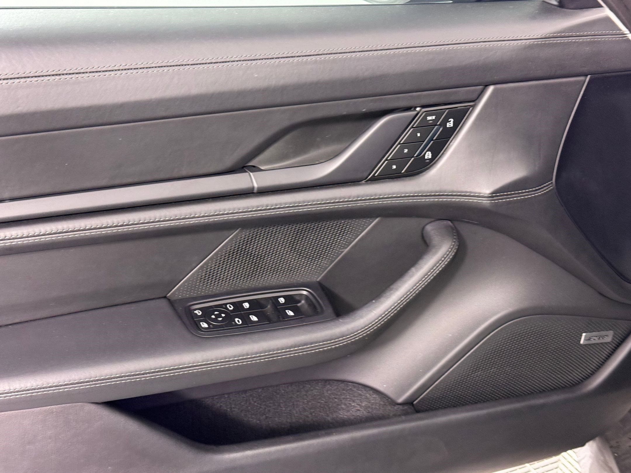 Used 2022 Porsche Taycan image 15