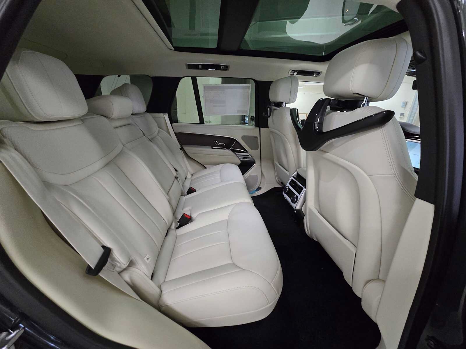 New 2026 Land Rover Range Rover SE AWD/4WD image 12