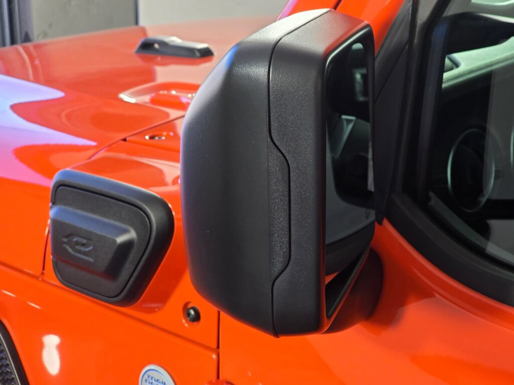 Used 2023 Jeep Wrangler Unlimited Sahara AWD/4WD image 14