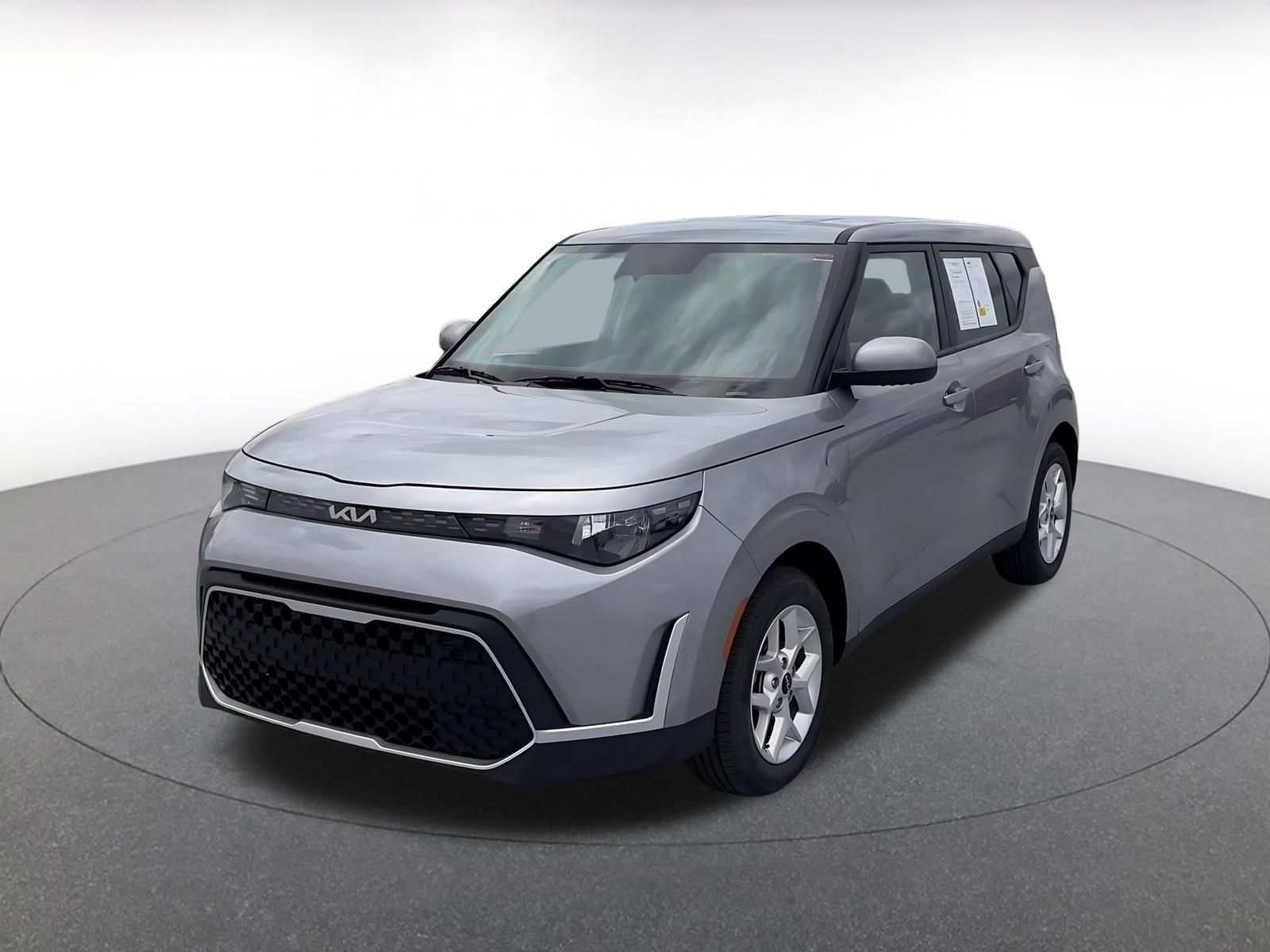 Used 2025 Kia Soul LX w/ LX Technology Package FWD image 7