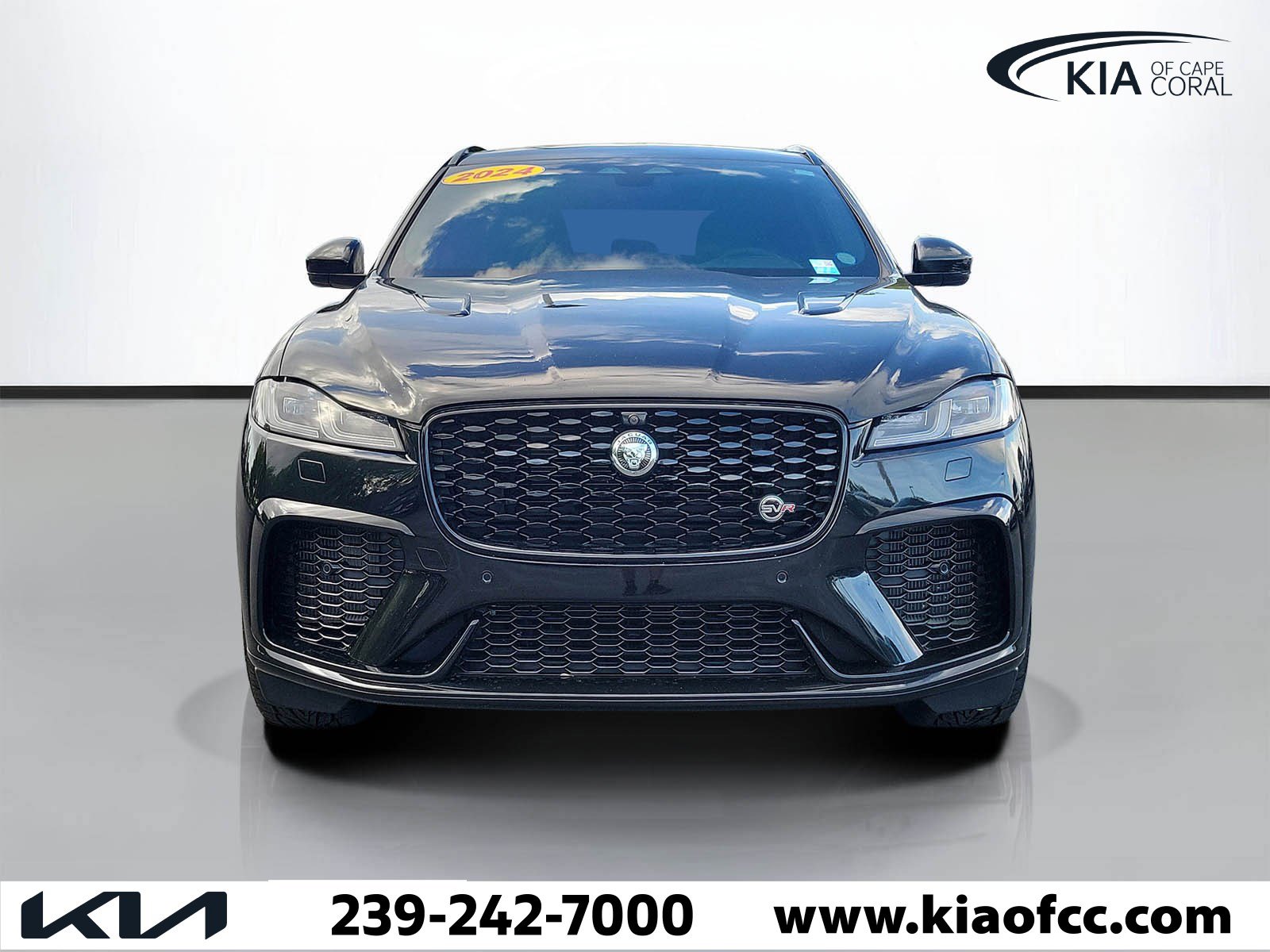 Used 2024 Jaguar F-PACE SVR image 2