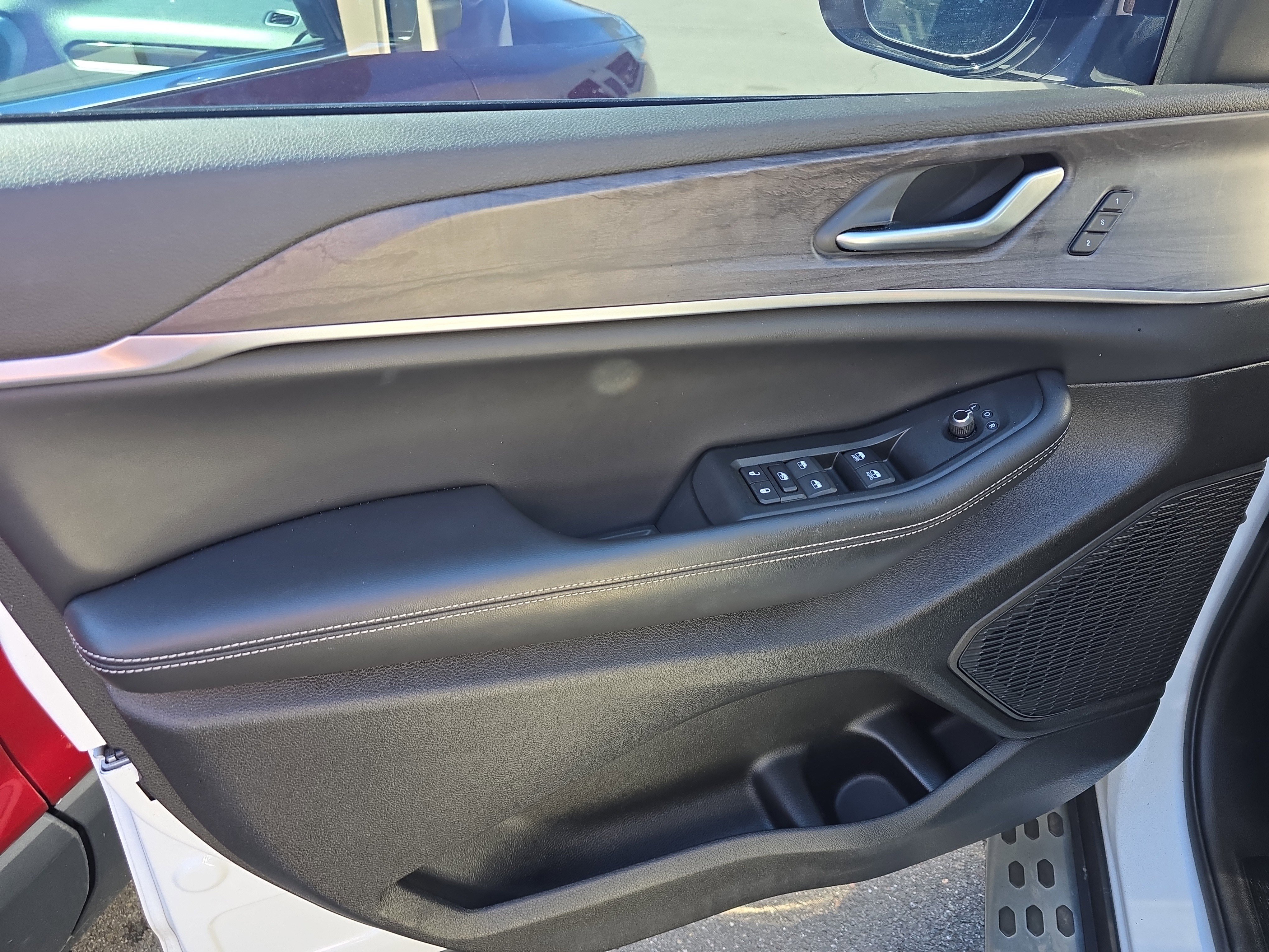 Used 2020 Jeep Grand Cherokee Overland image 16