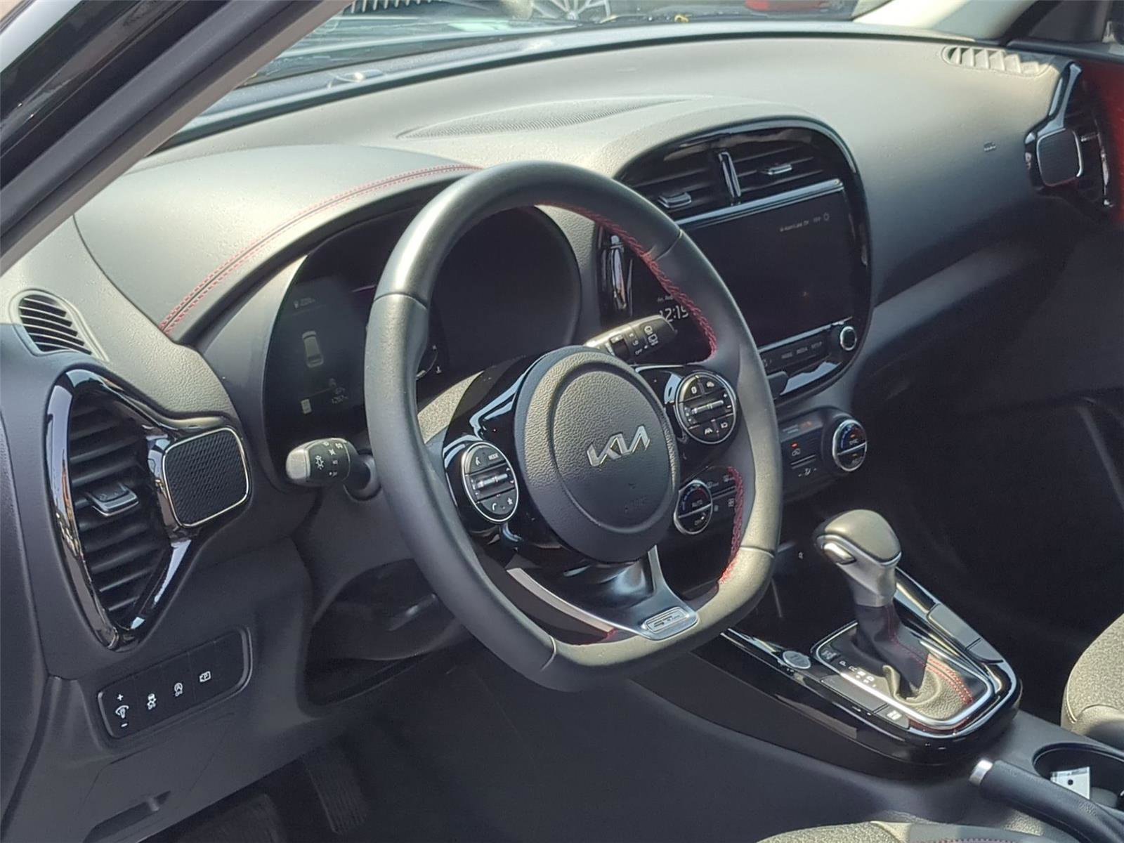Used 2025 Kia Soul GT-Line image 2