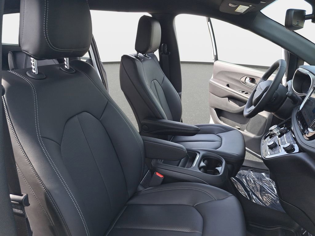 New 2027 Chrysler Pacifica Select AWD/4WD image 10