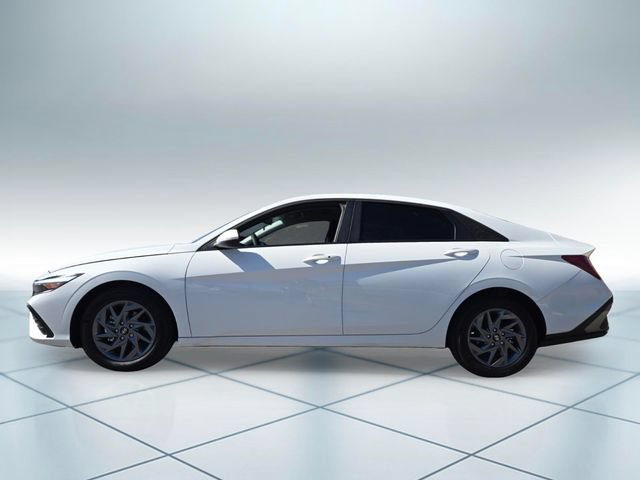 Used 2024 Hyundai Elantra Blue FWD image 8