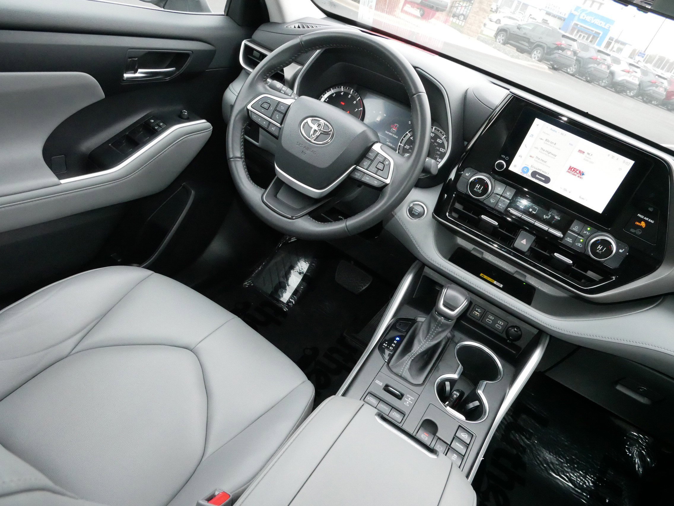 Certified 2023 Toyota Highlander XLE image 9