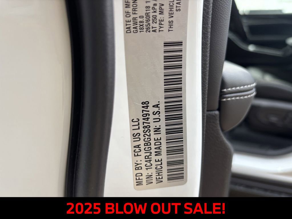 New 2025 Jeep Grand Cherokee Limited w/ Trailer Tow Package image 25