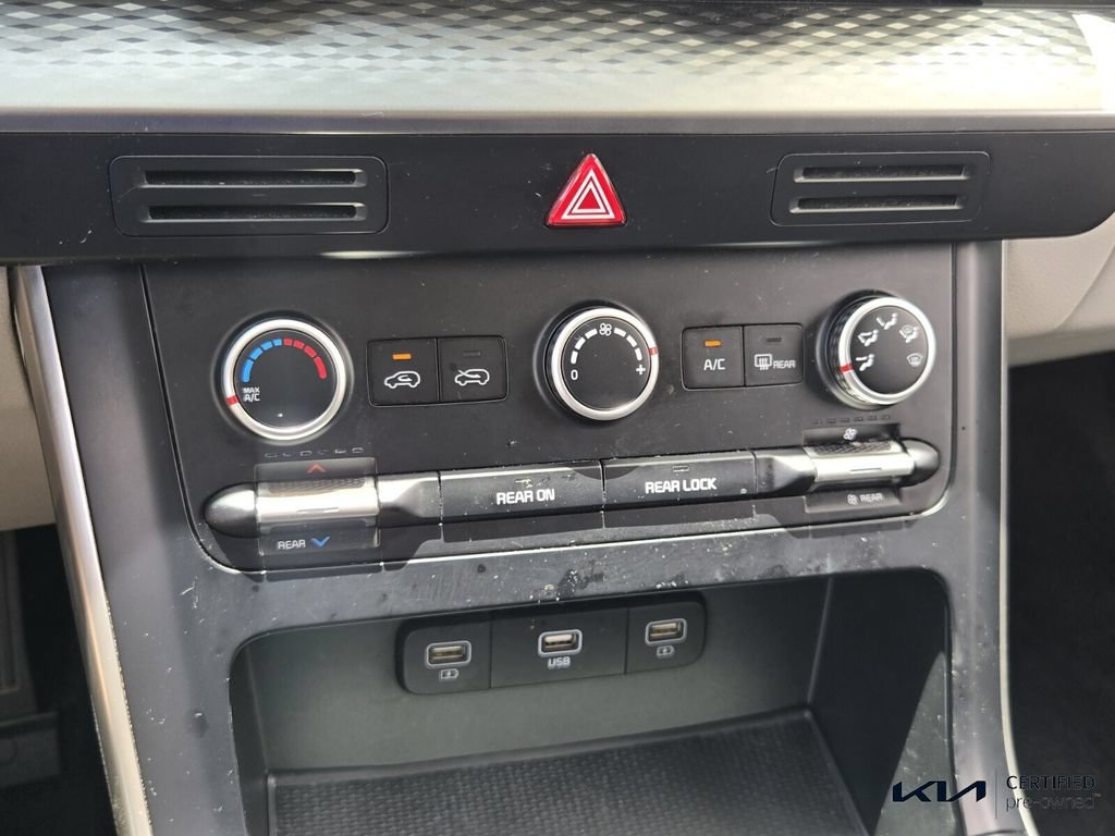Certified 2022 Kia Carnival LX FWD image 20