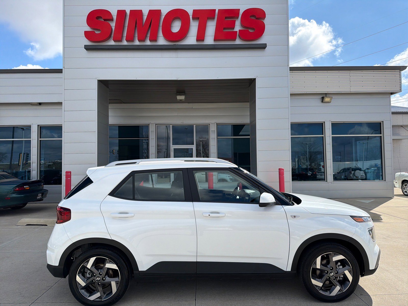 Used 2025 Hyundai Venue SEL image 1