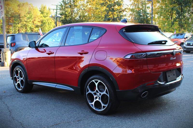 Used 2024 Alfa Romeo Tonale Veloce w/ Premium Interior Package image 3