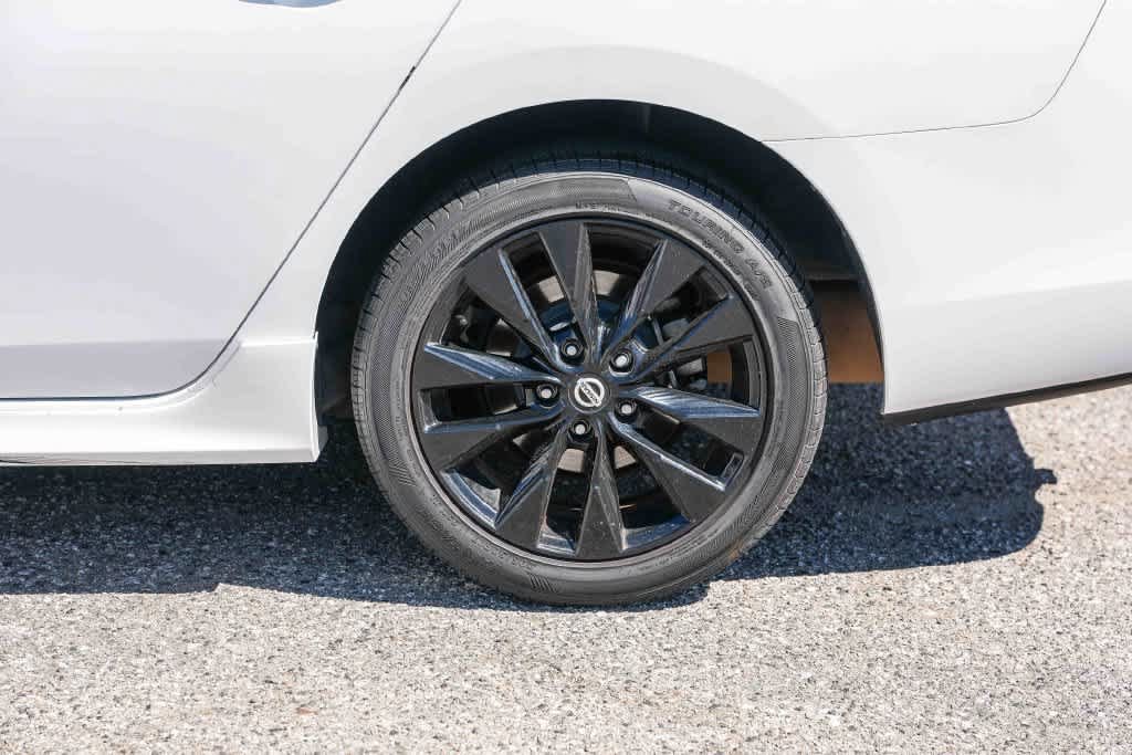 Used 2018 Nissan Sentra SR w/ SR Midnight Edition Package FWD image 10